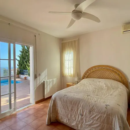Stunning Detached 3-bed With Private Pool *
