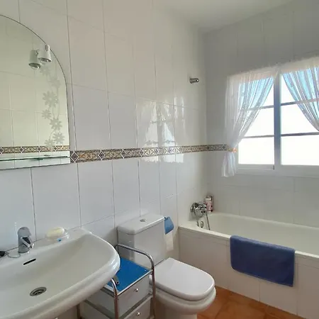 Prázdninový dům Stunning Detached 3-bed With Private Pool