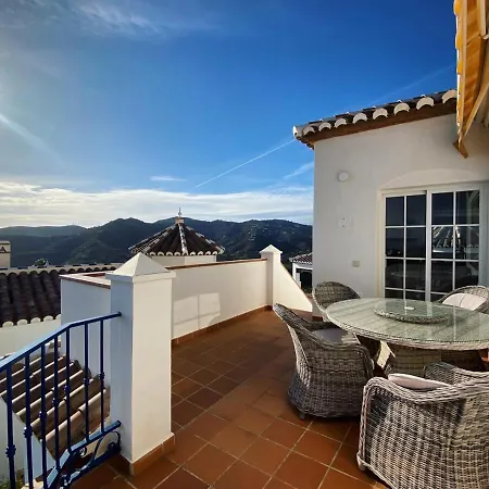 Stunning Detached 3-bed With Private Pool