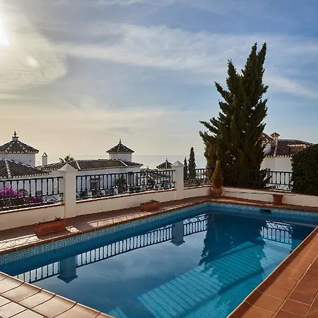 Prázdninový dům Stunning Detached 3-bed With Private Pool *